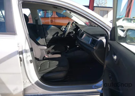 2020 Kia Rio S z USA, uszkodzony, nr VIN 3KPA24AD2LE275680